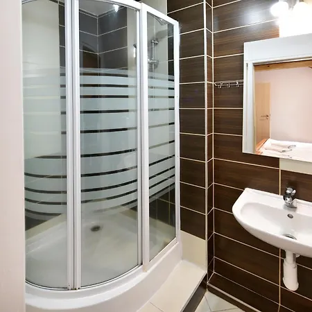 Crystal Penzión pre hostí 3*