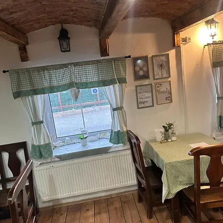 Crystal Penzión pre hostí 3*