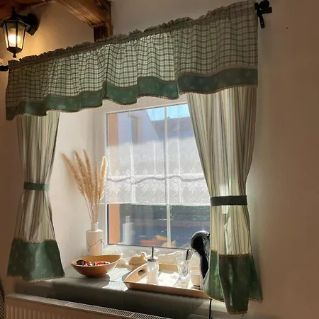 Crystal Penzión pre hostí Nova Lesna